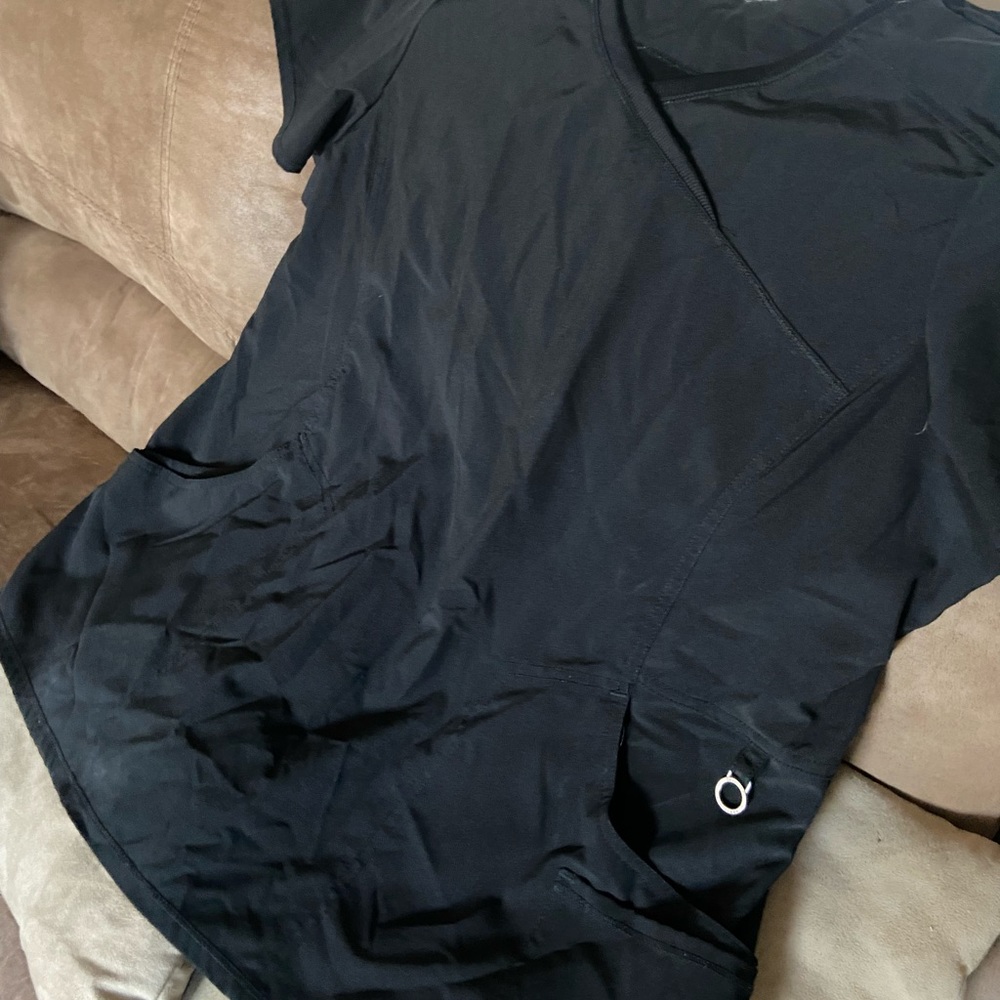 4 gently used 2X scrub tops. Individual or in bulk make me an offer